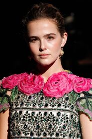 zoey-deutch-at-dolce-gabbana-fashion-show-at-milan-fashion-week-09-25-2016_2.jpg