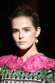 zoey-deutch-at-dolce-gabbana-fashion-show-at-milan-fashion-week-09-25-2016_3.jpg