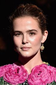 zoey-deutch-at-dolce-gabbana-fashion-show-at-milan-fashion-week-09-25-2016_5.jpg