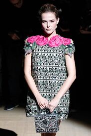 zoey-deutch-at-dolce-gabbana-fashion-show-at-milan-fashion-week-09-25-2016_6.jpg