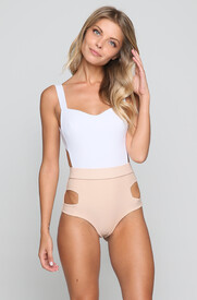 montce-swim-bea-one-piece-sphynx-white-_0021_AE1Y5883.jpg