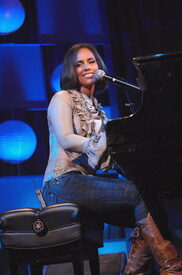 Alicia_Keys_@_The_Millennium_Ball_2006_10.jpg