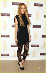 lindsay_lohan_leggings_henri_bendel_05.jpg