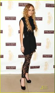 lindsay_lohan_leggings_henri_bendel_10.jpg