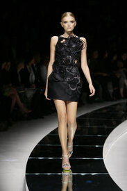 Versace_Spring_Summer_2009_24396.jpg