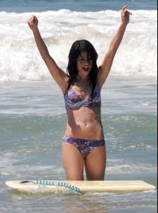 selena_gomez_bikini_1_11.jpg