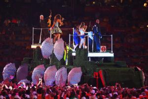 87551_Celebutopia_Leona_Lewis_performs_during_the_Closing_Ceremony_for_the_Beijing_2008_Olympic_Games_18_122_628lo.jpg