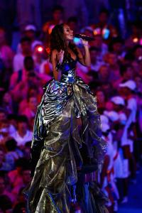 87434_Celebutopia_Leona_Lewis_performs_during_the_Closing_Ceremony_for_the_Beijing_2008_Olympic_Games_21_122_484lo.jpg