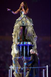 87411_Celebutopia_Leona_Lewis_performs_during_the_Closing_Ceremony_for_the_Beijing_2008_Olympic_Games_09_122_108lo.jpg