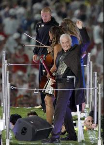 87687_Celebutopia_Leona_Lewis_performs_during_the_Closing_Ceremony_for_the_Beijing_2008_Olympic_Games_37_122_509lo.JPG