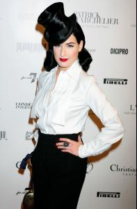 91065_Celebutopia_Dita_von_Teese_arrives_at_the_Patrick_Demarchelier0s_exhibition_Party_04_122_239lo.jpg