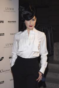 92182_Celebutopia_Dita_von_Teese_arrives_at_the_Patrick_Demarchelier2s_exhibition_Party_07_122_416lo.jpg