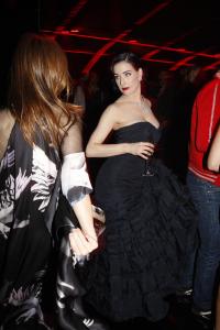 27160_Celebutopia_Dita_von_Teese_Sonya_Rikiel_fashion_show_04_122_1059lo.jpg