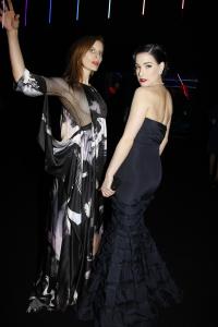 27248_Celebutopia_Dita_von_Teese_Sonya_Rikiel_fashion_show_12_122_1200lo.jpg