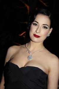 27328_Celebutopia_Dita_von_Teese_Sonya_Rikiel_fashion_show_13_122_546lo.jpg