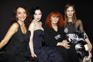 27545_Celebutopia_Dita_von_Teese_Sonya_Rikiel_fashion_show_08_122_454lo.jpg