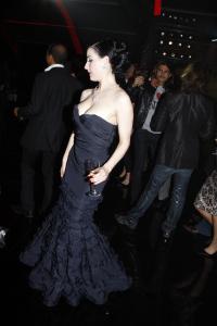 27594_Celebutopia_Dita_von_Teese_Sonya_Rikiel_fashion_show_14_122_515lo.jpg
