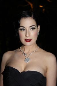 27598_Celebutopia_Dita_von_Teese_Sonya_Rikiel_fashion_show_15_122_484lo.jpg
