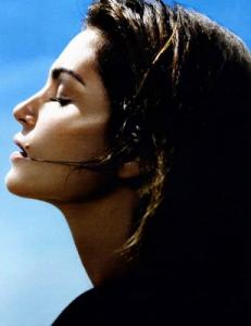 crawford_cindy_2007_nov_vogue1.jpg