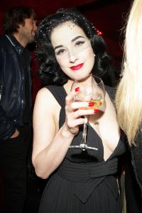 09016_Celebutopia_Dita_Von_Teese_Fendi_O_party_in_Paris_13_122_90lo.jpg