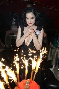 09126_Celebutopia_Dita_Von_Teese_Fendi_O_party_in_Paris_01_122_384lo.jpg