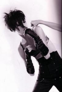 irina_marie_claire_IT_oct_07_rock__n__fight_byKL_tfs_pollym5.jpg