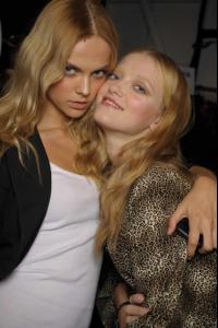 vika_Anna_Sui_SS_09_bs.jpeg