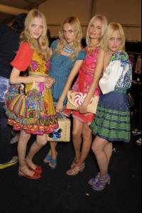 vika_Anna_Sui_SS_09_bs8.jpeg