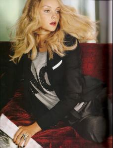 heather_Vogue_ESP_November_2008_tfs__clo7.jpg