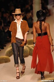 naomi_campbell_hermes_paris_05.jpg