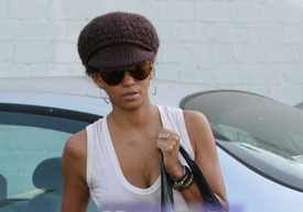 Halle_Berry_Yoga_Oct_10.jpg
