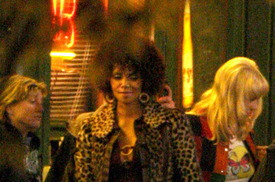 Frankie_and_Alice_03.jpg