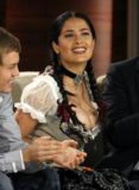 th_Salma_Hayek-Wetten_Dass_Show_29.jpg