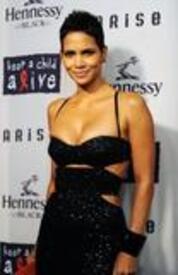 th_halle_berry_8125.jpg