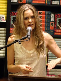 Celebutopia-Alicia_Silverstone-Book_signing_of_her_new_book_in_Hollywood-04.jpg
