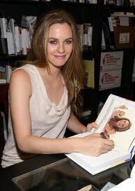 Celebutopia-Alicia_Silverstone-Book_signing_of_her_new_book_in_Hollywood-25.jpg