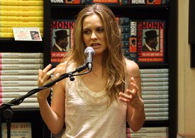 Celebutopia-Alicia_Silverstone-Book_signing_of_her_new_book_in_Hollywood-27.jpg