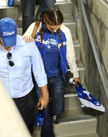 Preppie_-_Alyssa_Milano_at_Game_1_of_the_Dodgers_Vs._Phillies_-_October_15_2009_1.jpg