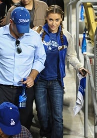 Preppie_-_Alyssa_Milano_at_Game_1_of_the_Dodgers_Vs._Phillies_-_October_15_2009_2.jpg