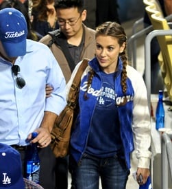 Preppie_-_Alyssa_Milano_at_Game_1_of_the_Dodgers_Vs._Phillies_-_October_15_2009_3.jpg