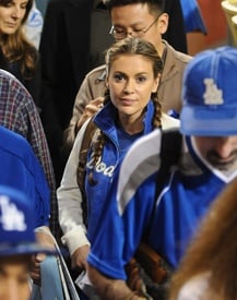 Preppie_-_Alyssa_Milano_at_Game_1_of_the_Dodgers_Vs._Phillies_-_October_15_2009_4.jpg