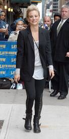 Celebutopia-Kaley_Cuoco_visits_The_Late_Show_With_David_Letterman-04.jpg
