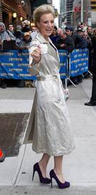 Celebutopia-Kaley_Cuoco_visits_The_Late_Show_With_David_Letterman-05.jpg
