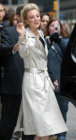 Celebutopia-Kaley_Cuoco_visits_The_Late_Show_With_David_Letterman-06.jpg
