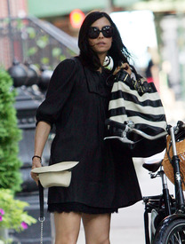 famke_janssen_out_in_new_york_city_tikipeter_celebritycity_004.jpg