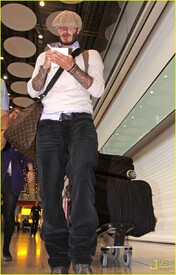 david-beckham-heathrow-arrival07.jpg