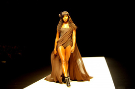Naomi_Campbell_at_the_Igor_Chapurin_Show_03.jpg