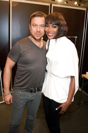 Naomi_Campbell_at_the_Igor_Chapurin_Show_08.jpg