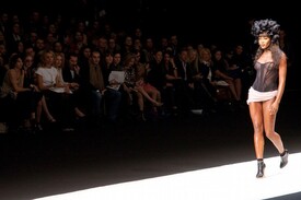 Naomi_Campbell_at_the_Igor_Chapurin_Show_09.jpg