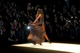 Naomi_Campbell_at_the_Igor_Chapurin_Show_15.jpg